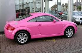 Чисто женский автомобиль в розовом цвете